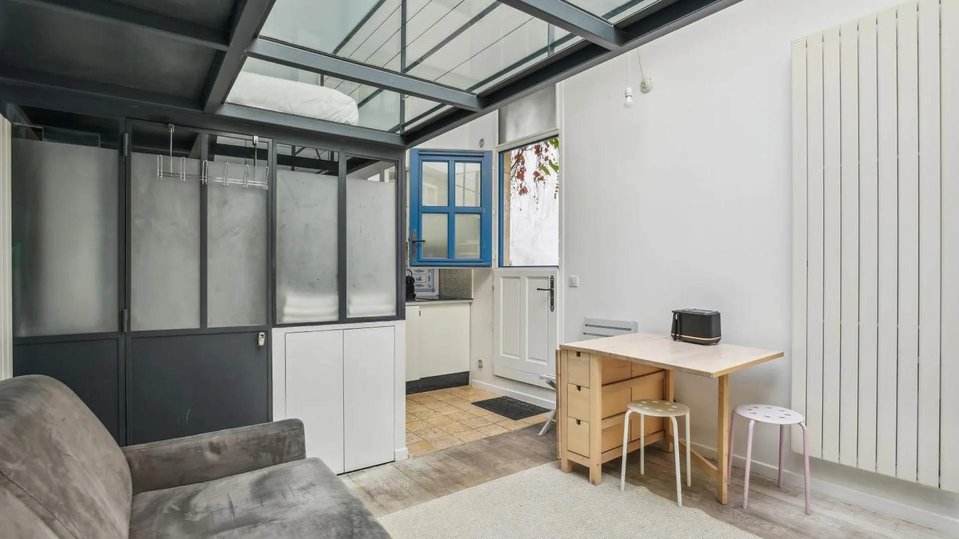 Atypique Loft 3 Personnes With Ac By Weekome Parigi 0*,  Francia